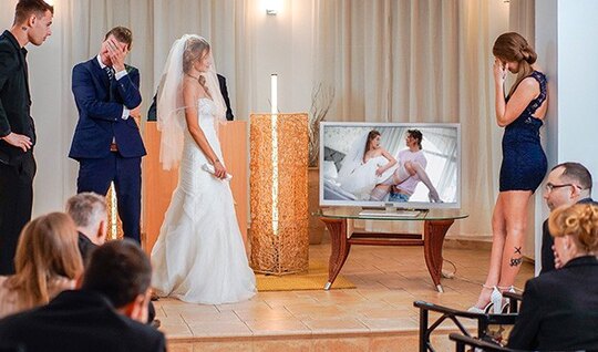 Лучший способ расстроить свадьбу - показать частные домашние видео